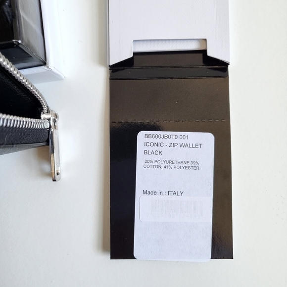 Givenchy Iconic "Givenchy Paris" Logo Print Zip Black Wallet NWT - Picture 16 of 16